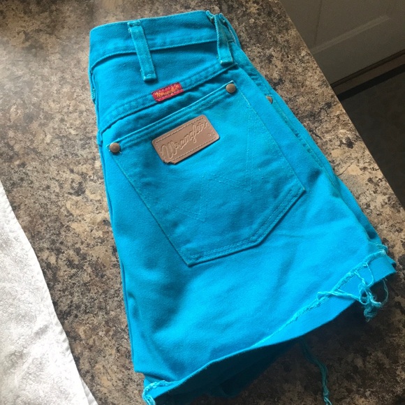 High waisted shorts - Picture 3 of 4